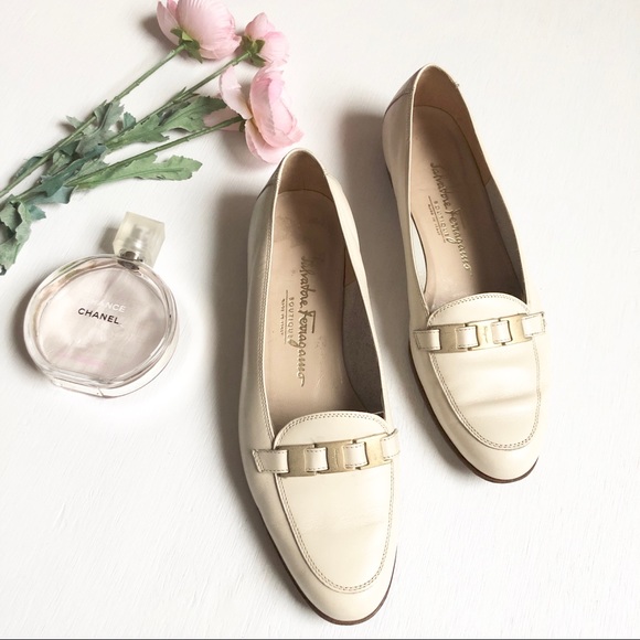 Salvatore Ferragamo Shoes - Salvatore Ferragamo light cream loafers flats